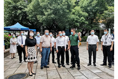 深圳南山區(qū)委書記曾湃調(diào)研華僑城綜合市場(chǎng)